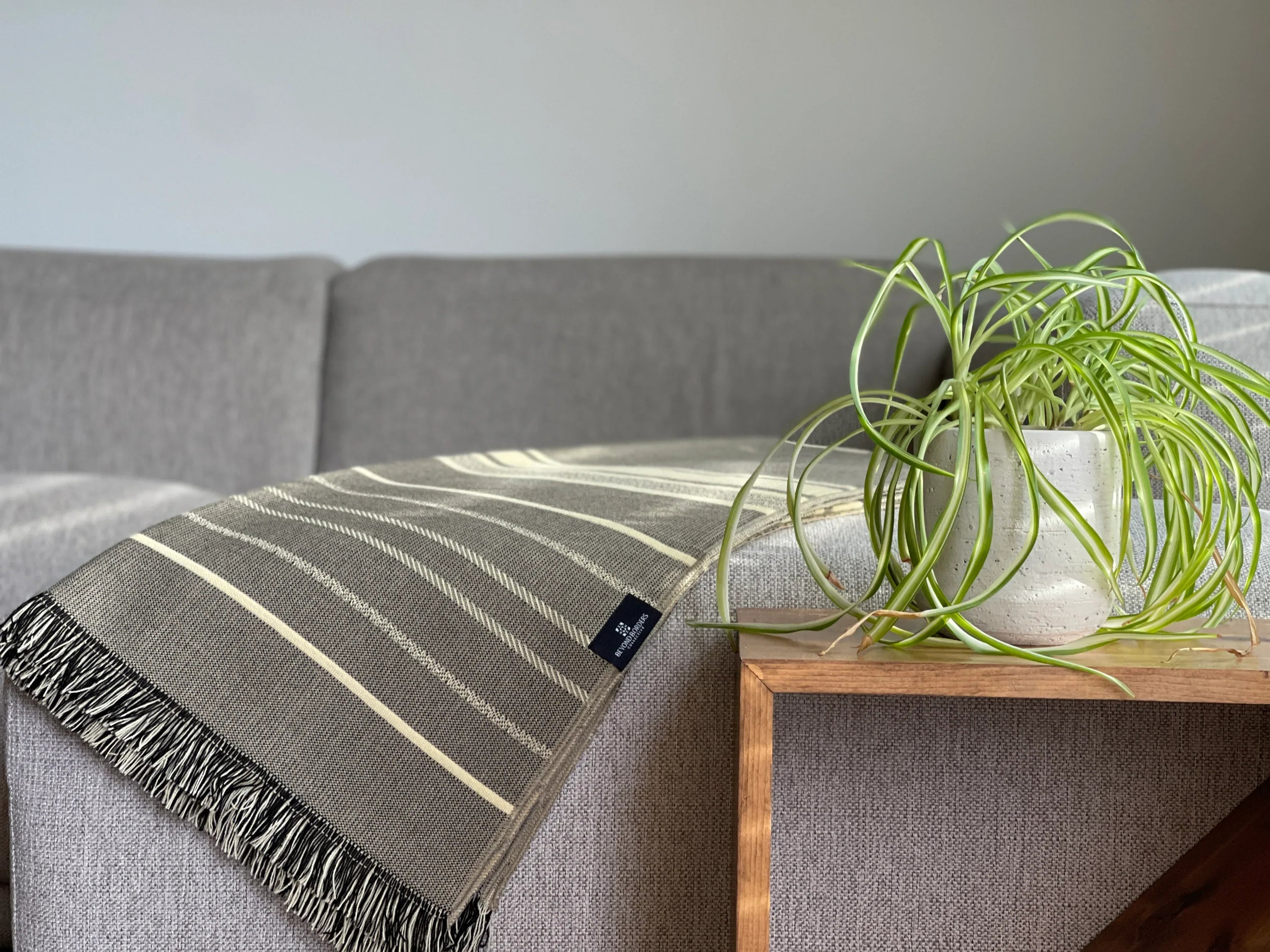 Equinoccio Turkish Throw Blanket – Cedar Brown | Cozy Reading Blanket | Neutral Home Décor